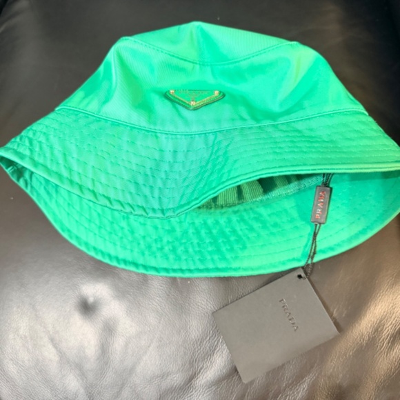 WOMEN'S PRADA GREEN RE-NYLON BUCKET HAT LOGO PLAQUE ONE SIZE - Picture 3 of 6